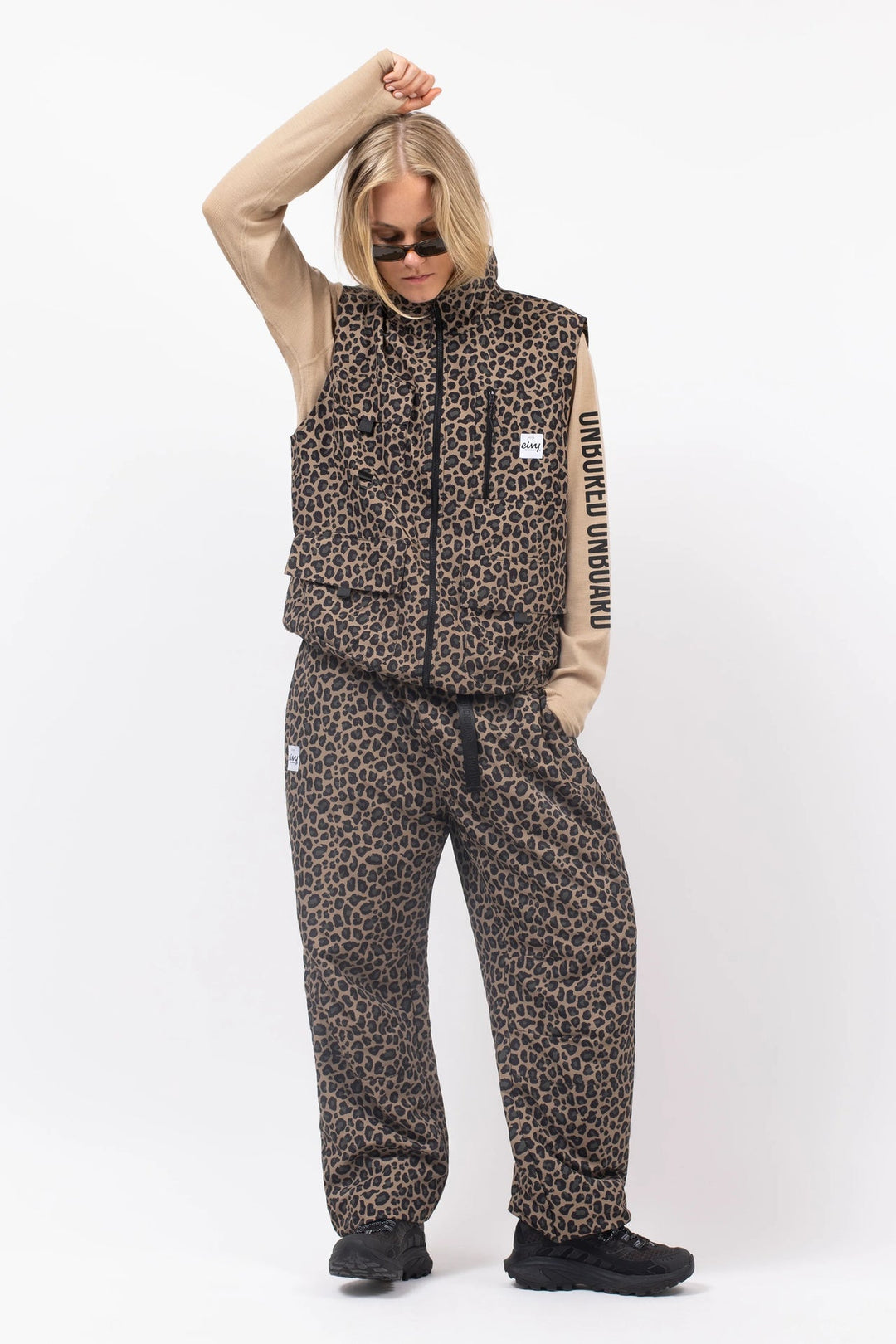 OVERSIZED OUTDOOR PANTS