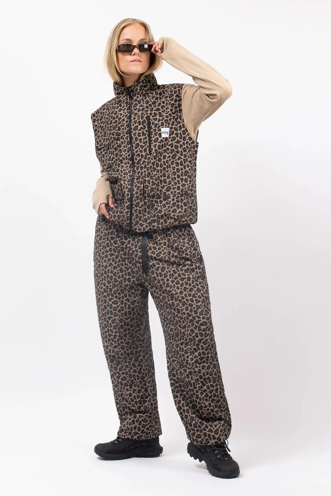 OVERSIZED OUTDOOR PANTS