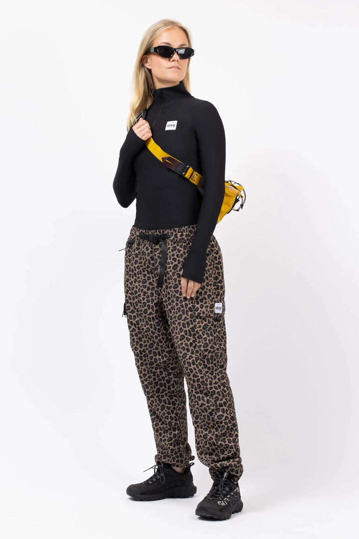 FITTED OUTDOOR PANTS